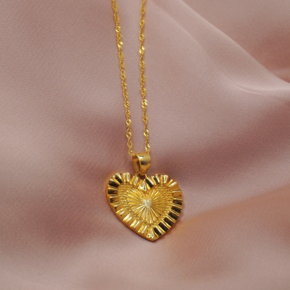 Textured Dainty Heart Pendant Necklace - Picture 4 of 5